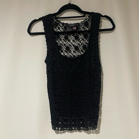 RAMPAGE Clothing Company Women Crochet Top  SZ Medium In Excellent Condi… - Picture 1 of 7